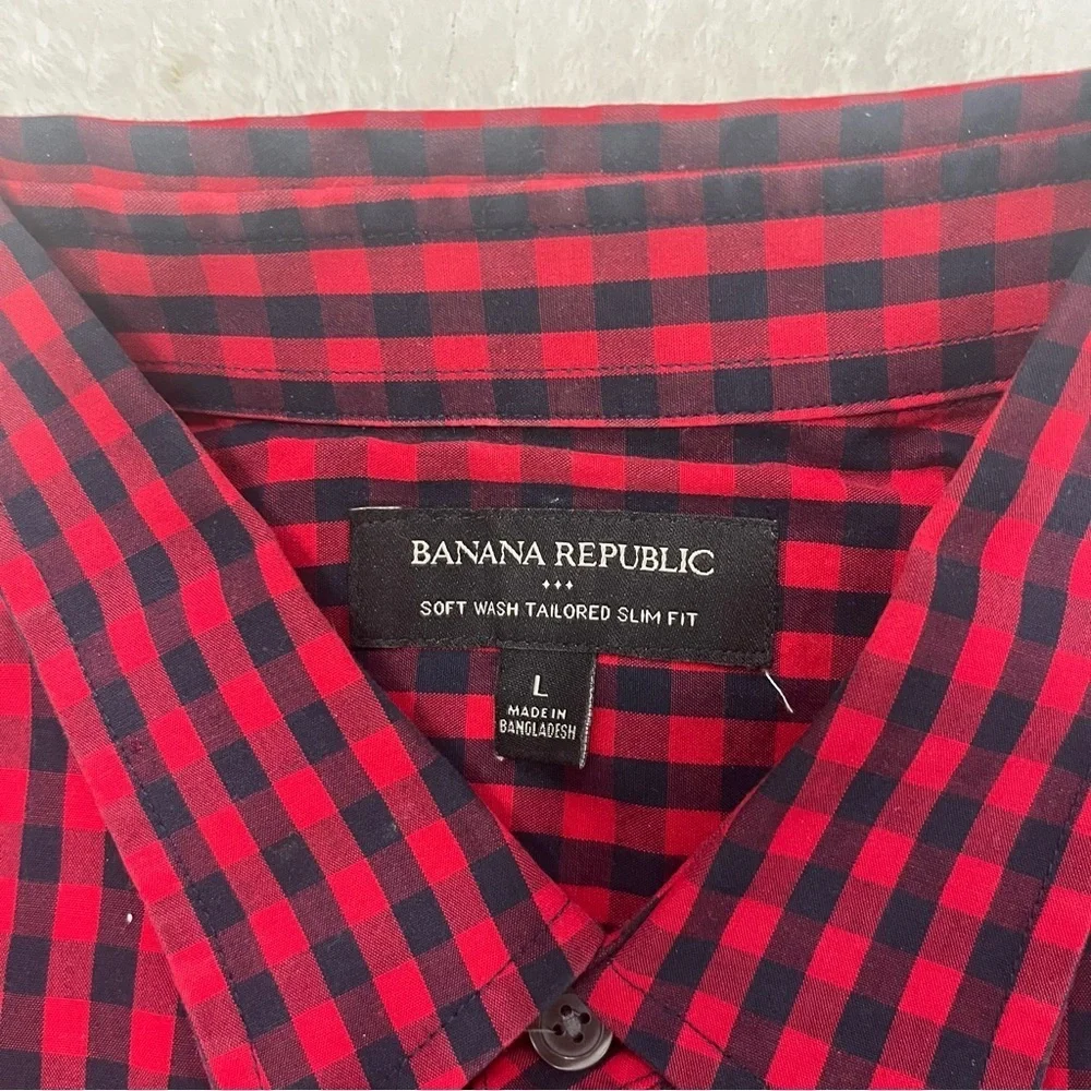 Banana Republic Red and Black Checkered Men's Shirt